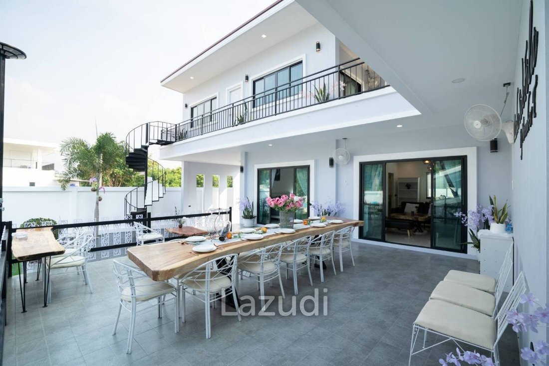 6 Beds 5 Baths 350 SQ.M. Pool Villa in East Pattaya