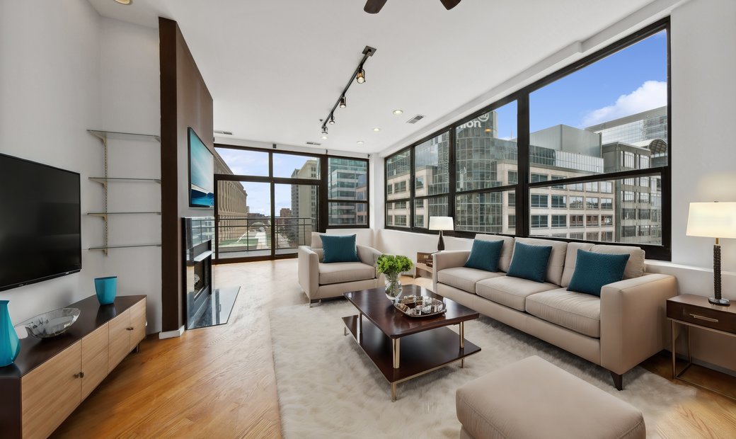 Stunning Corner Loft In Chicago, Illinois, United States For Sale ...