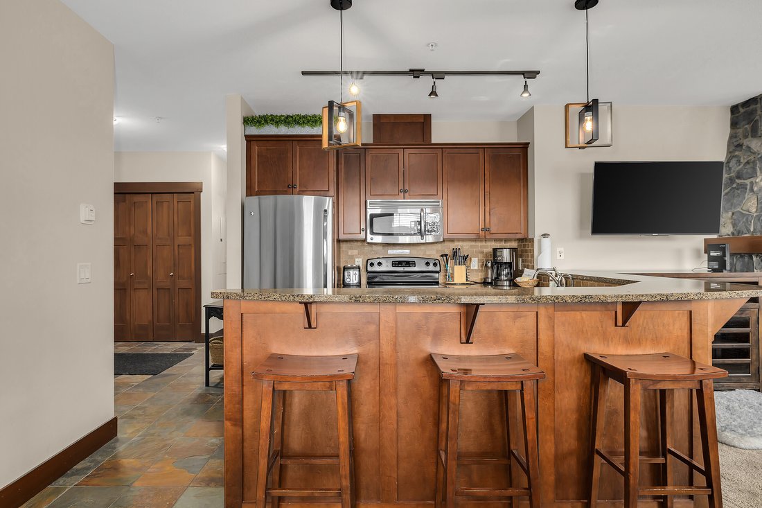 Apartment in Beaverdell, British Columbia, Canada 2 - 13653894