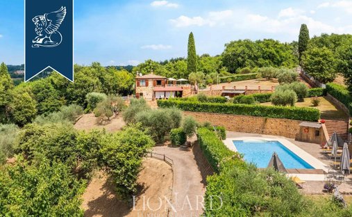 Villa in Trequanda, Tuscany, Italy 1