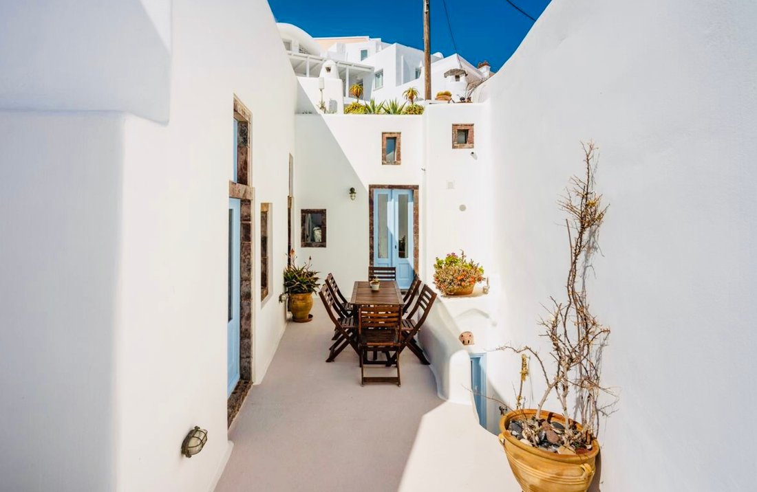 House in Thira, Aegean, Greece 5 - 14670987