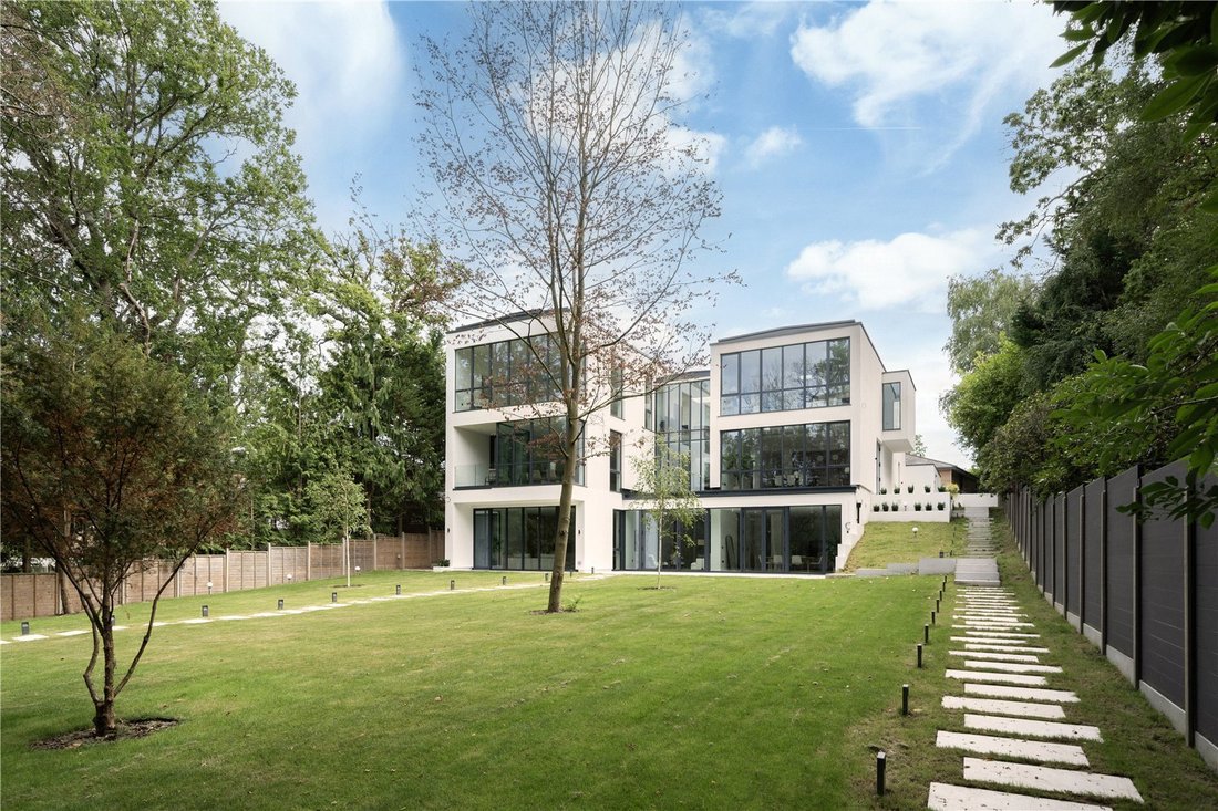 House in Coombe, Royal Borough of Kingston upon Thames, England 1 - 14670699