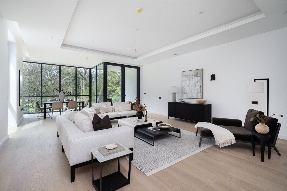House in Coombe, Royal Borough of Kingston upon Thames, England 2 - 14670699