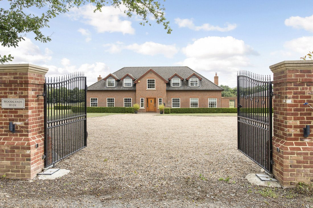 House in Chobham, England 2 - 14676150