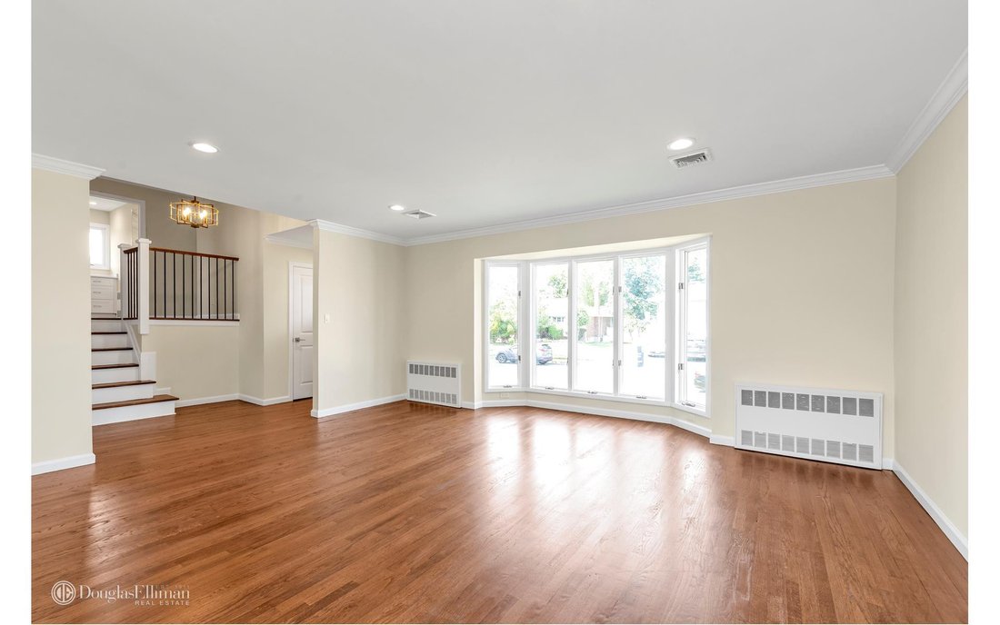 House Syosset In Syosset, New York, United States For Sale (14666397)