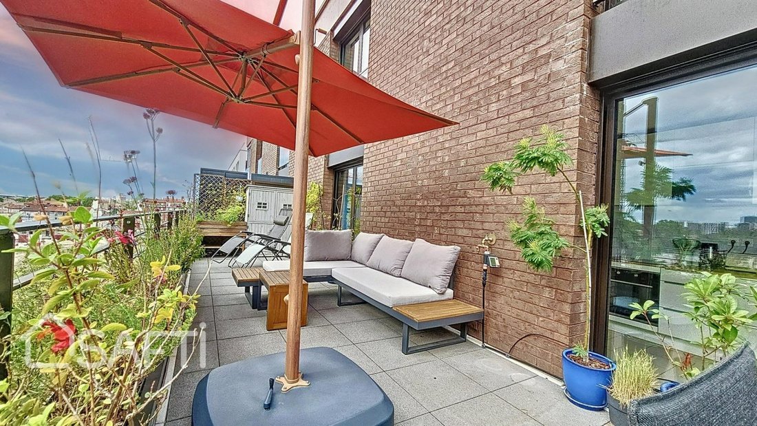 Duplex En Parfait Etat Dans Immeuble Neuf 2022 In Pantin, île De France