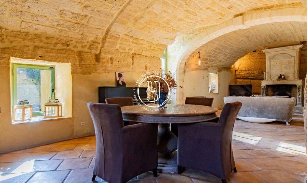 Proche, Dans Un Village Prisé, Une Superbe Maison De In Uzès, Occitanie