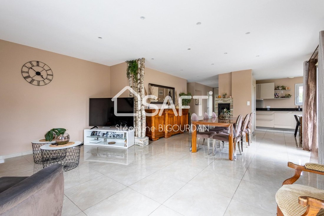 Maison 2013 Plain Pied, 140m², In Besançon, Bourgogne Franche Comté