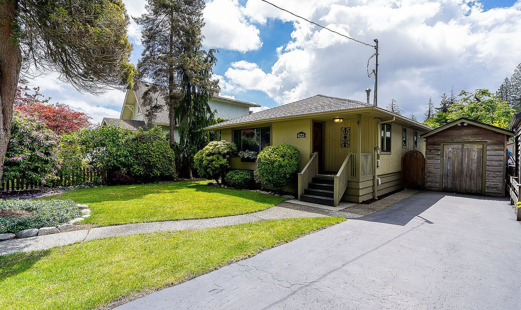 Cozy Boulevard Cottage In North Vancouver, British Columbia, Canada For