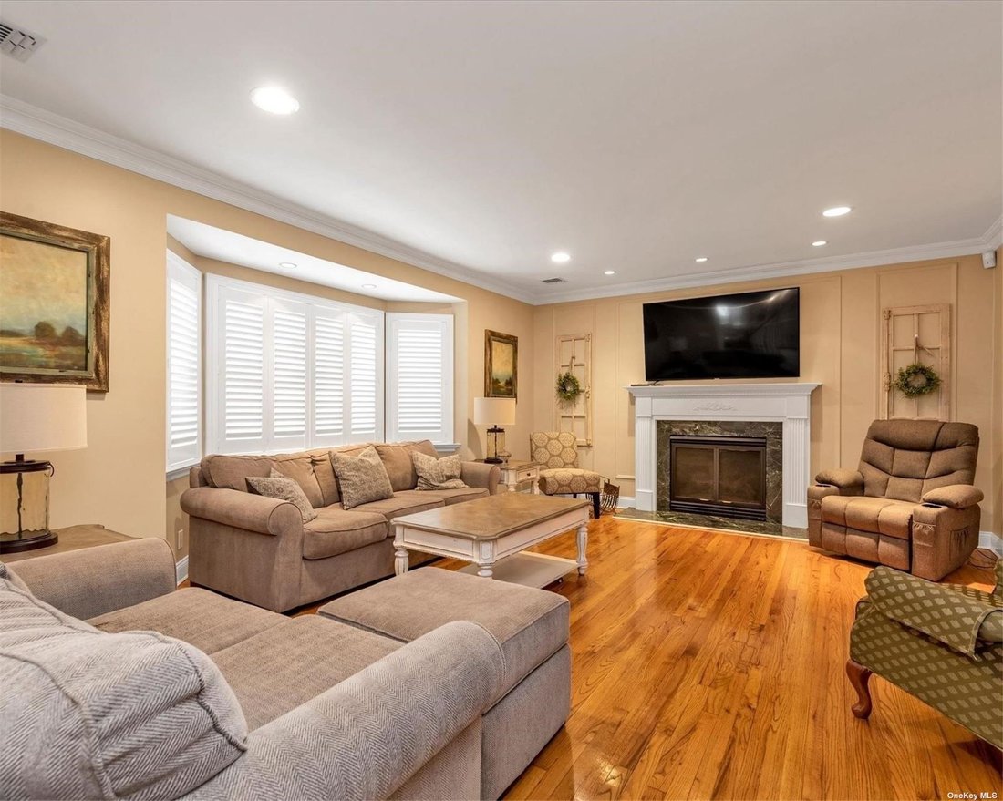 House Merrick In Merrick, New York, United States For Sale (14678593)