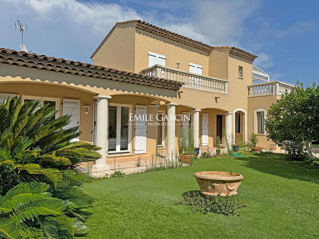 Villa in Villefranche-sur-Mer, Provence-Alpes-Côte d'Azur, France 1 - 14677547