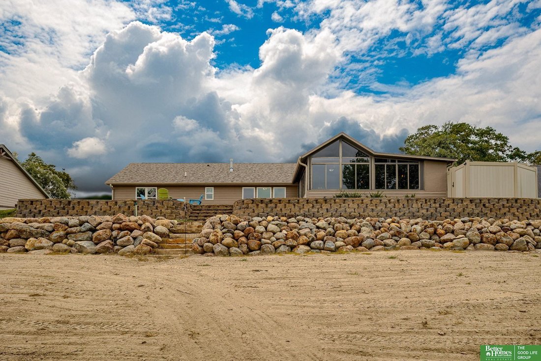 2 Bedrooms Single Family Detached In Mc Cool Junction, Nebraska, United