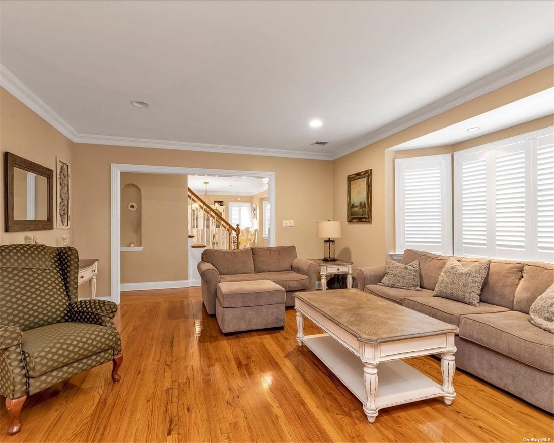 House Merrick In Merrick, New York, United States For Sale (14678593)