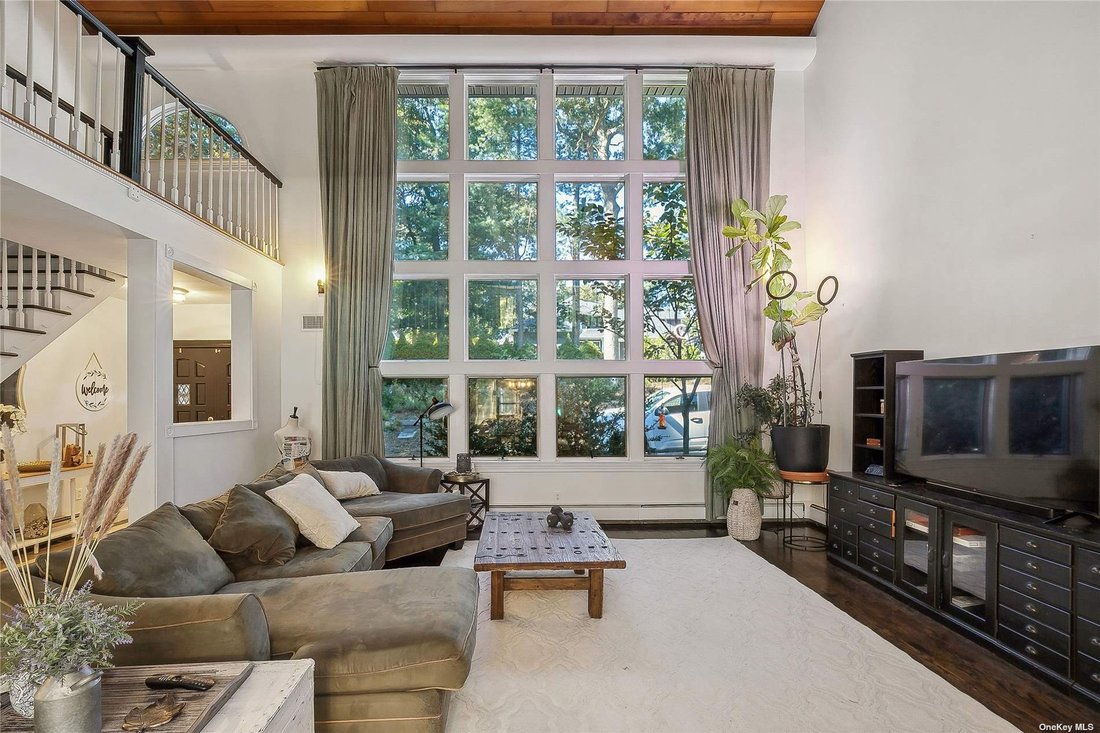 Farm/Ranch Smithtown In Smithtown, New York, United States For Sale