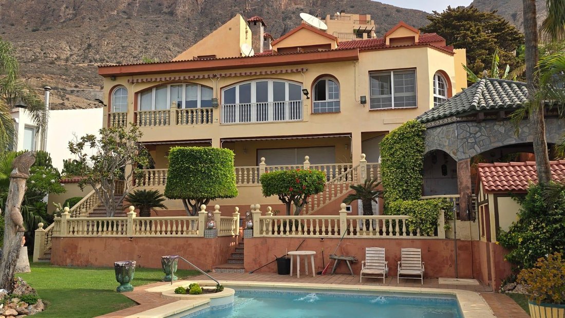 Exquisite Villa With Breathtaking Sea Views In Aguadulce, Andalusia