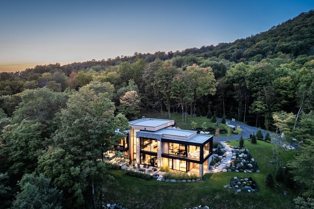 House in Bromont, Quebec, Canada 3 - 14681572