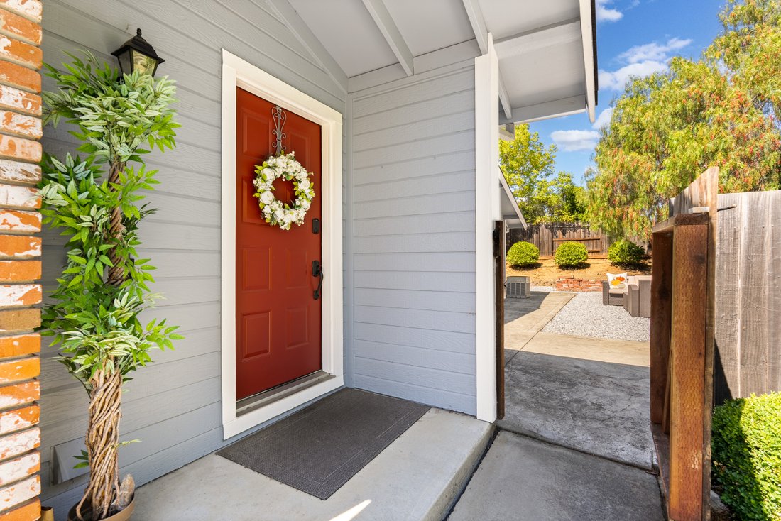 End Unit Townhome In Hampton Bay In Benicia, California, United States