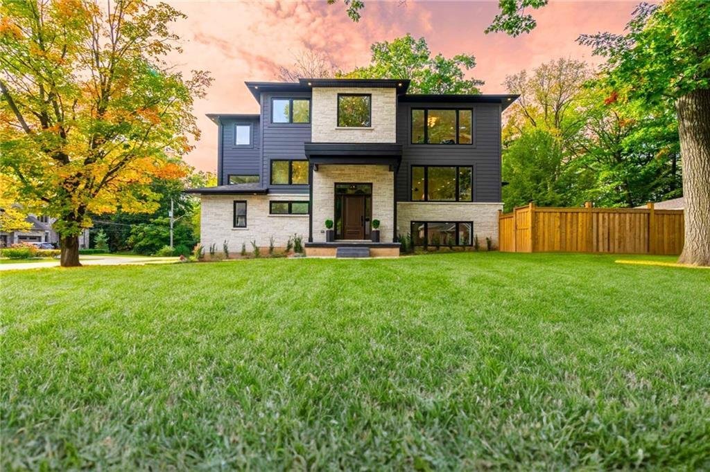 House in Hamilton, Ontario, Canada 1 - 13392170