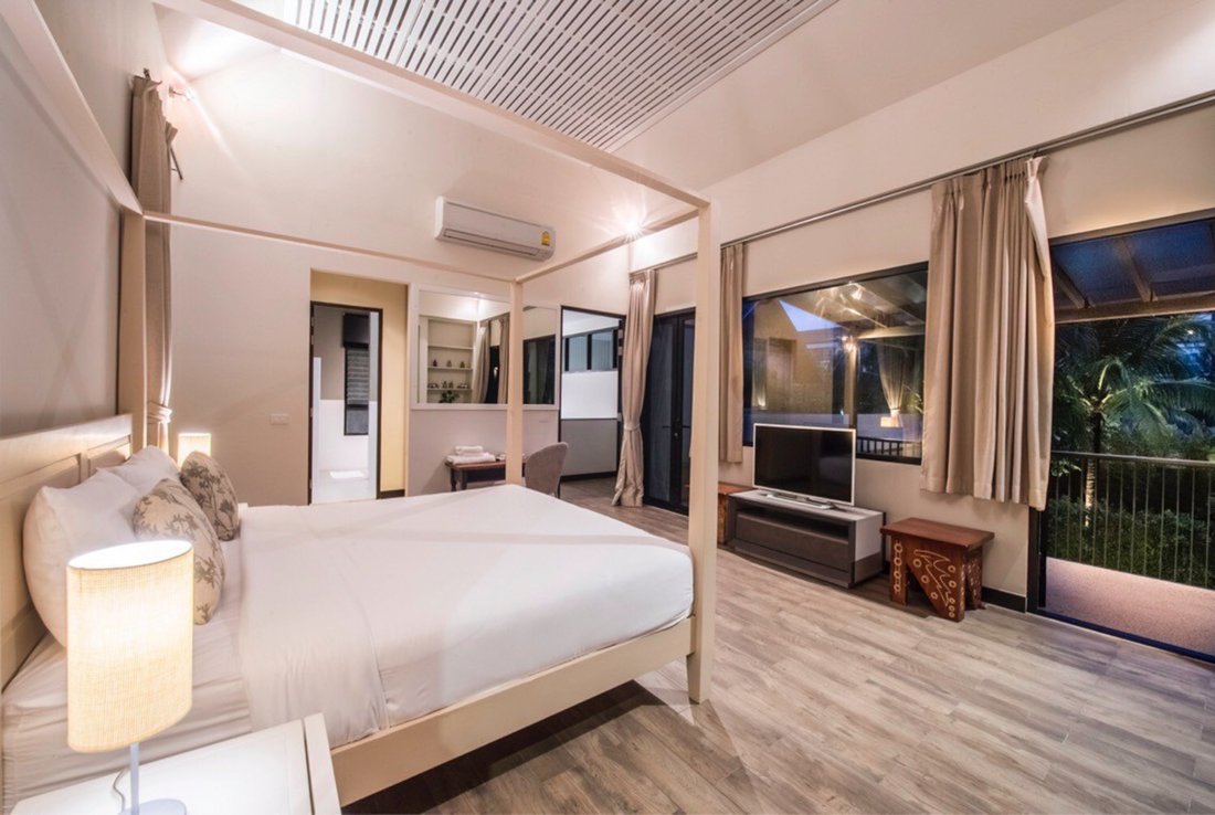 Condo in Choeng Thale, Phuket, Thailand 1 - 14682472