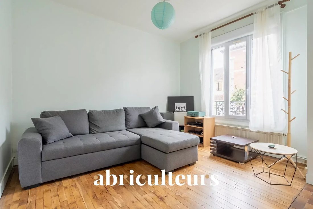 Bobigny House In Bobigny, île De France, France For Sale (14683374)