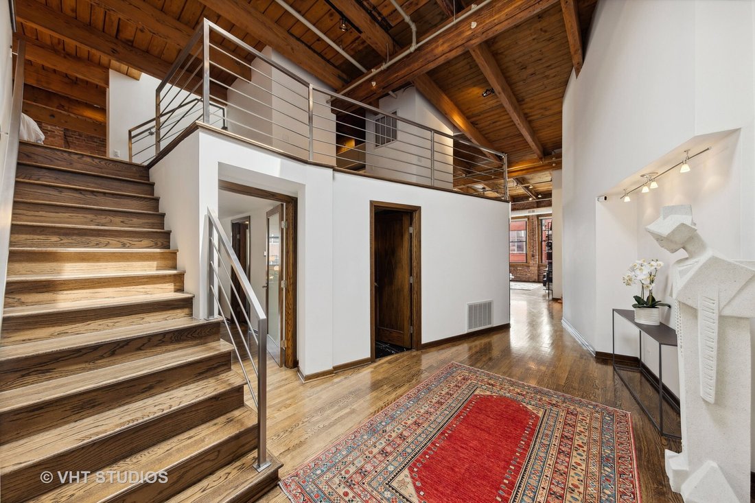 West Loop Penthouse Loft With Private Roof In Chicago, Illinois, United ...