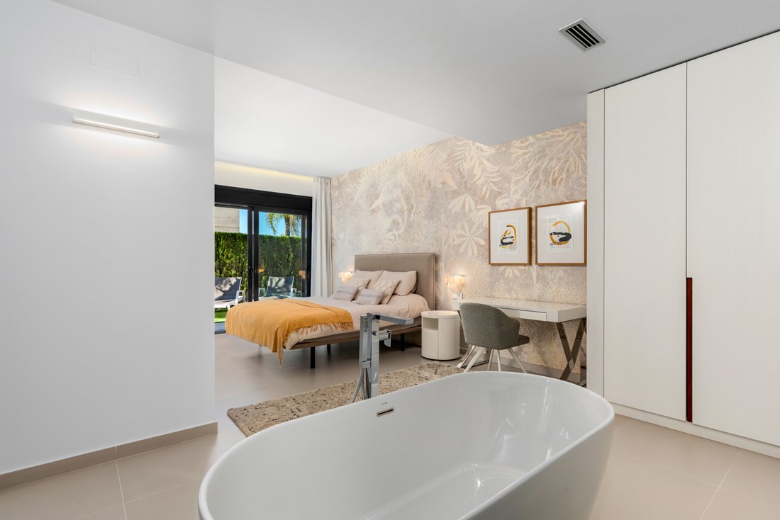 Villa in Orihuela, Valencian Community, Spain 3 - 14684357