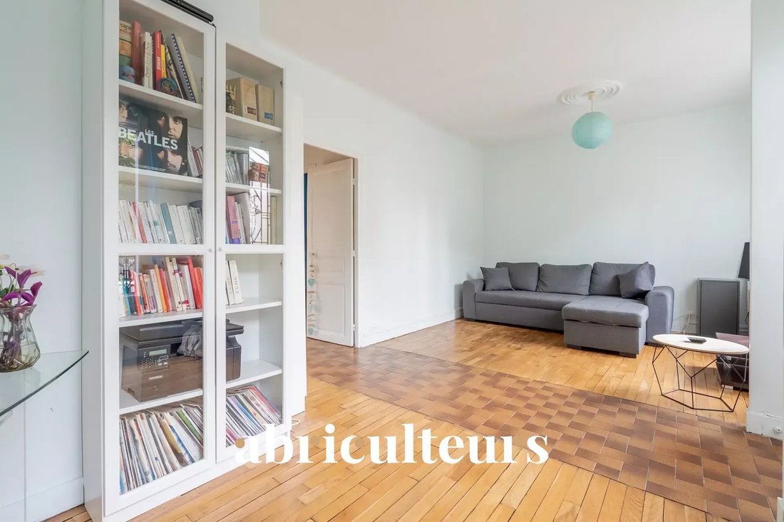 Bobigny House In Bobigny, île De France, France For Sale (14683374)