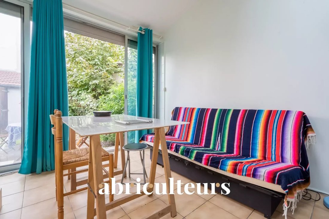 Bobigny House In Bobigny, île De France, France For Sale (14683374)