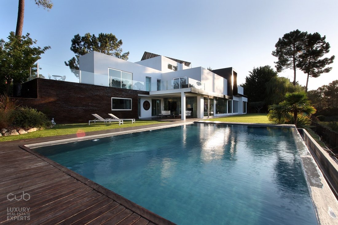 Luxury Villa For Sale In Quinta Do Perú In Quinta Do Conde, Setubal