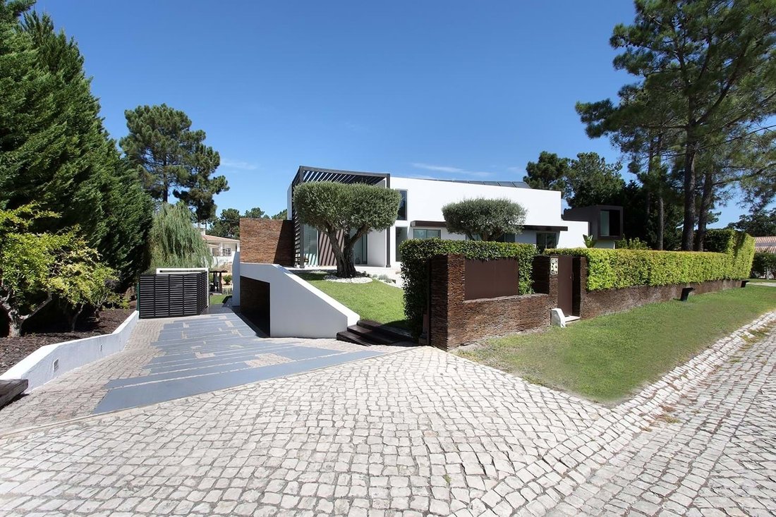Luxury Villa For Sale In Quinta Do Perú In Quinta Do Conde, Setubal