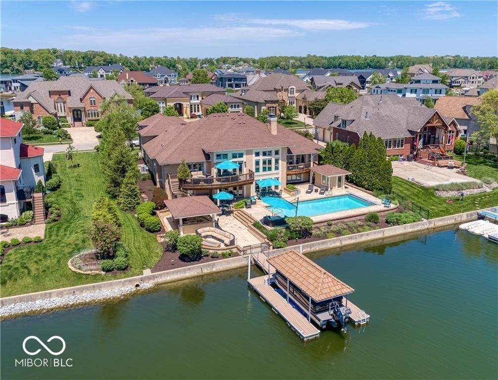 Waterfront Oasis With Resort Style Pool In Mc Cordsville, Indiana