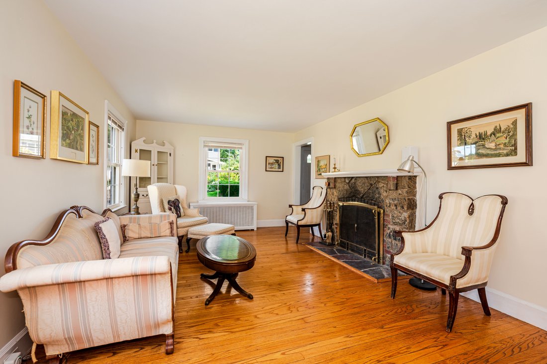 107 Willow Avenue,Huntington, Ny, 11743 In Halesite, New York, United