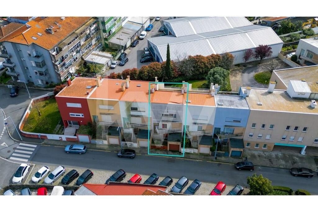 Townhouse in Senhora da Hora, Porto District, Portugal 1 - 14685558