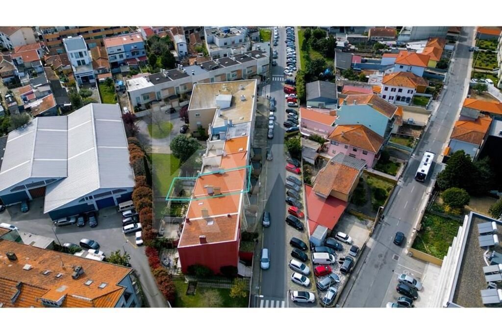 Townhouse in Senhora da Hora, Porto District, Portugal 2 - 14685558