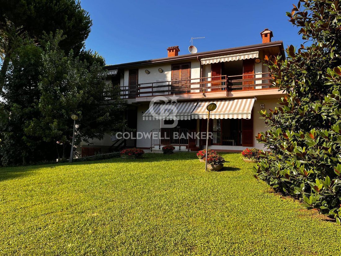 Villa in Ronchi, Massa, Italy 2 - 14688229