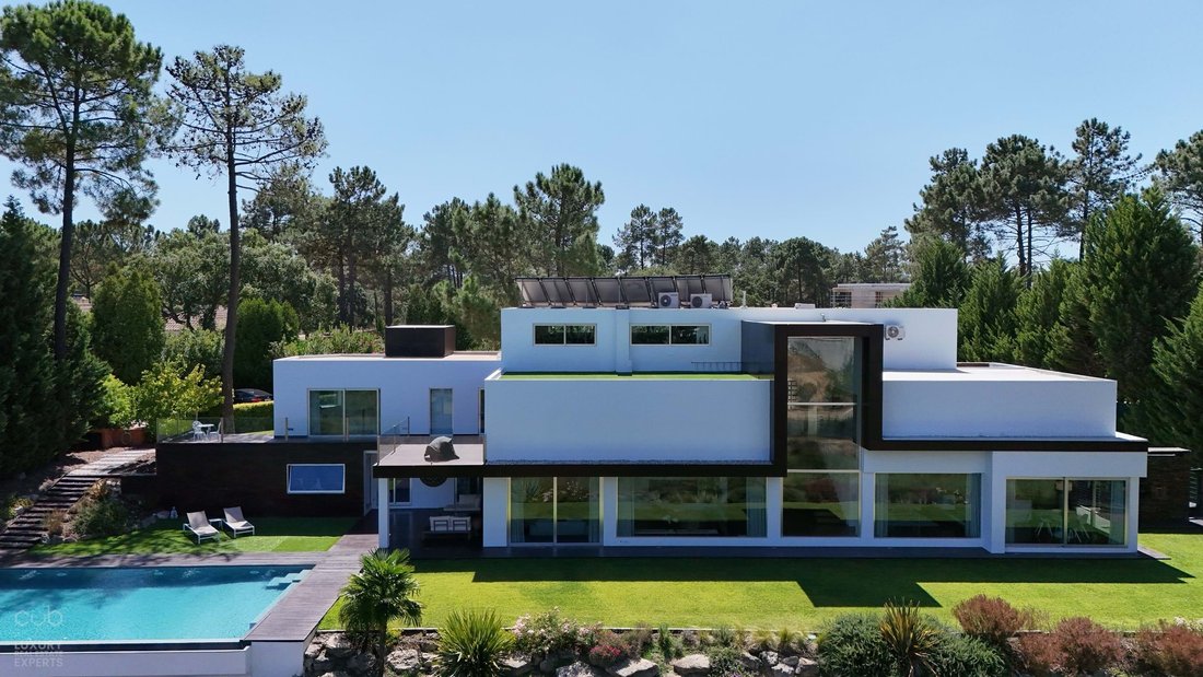 Luxury Villa For Sale In Quinta Do Perú In Quinta Do Conde, Setubal