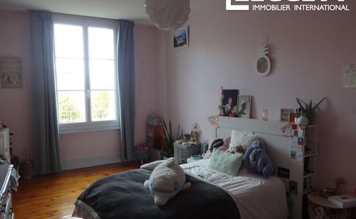 Castle for Sale in Brioude, Auvergne-Rhône-Alpes, France