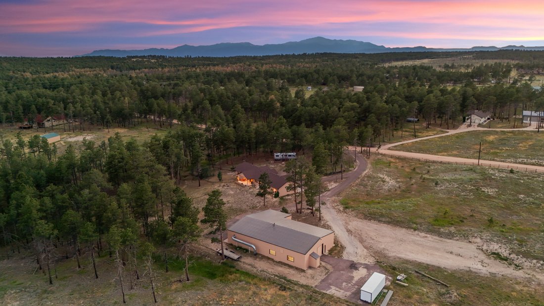 Custom Rancher W/ Over 3,600 Sq En Colorado Springs, Colorado, Estados