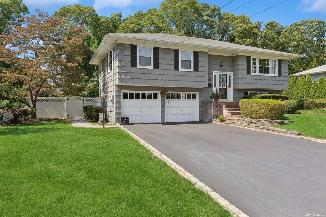 House Sayville In Yaphank, New York, United States For Sale (14686423)