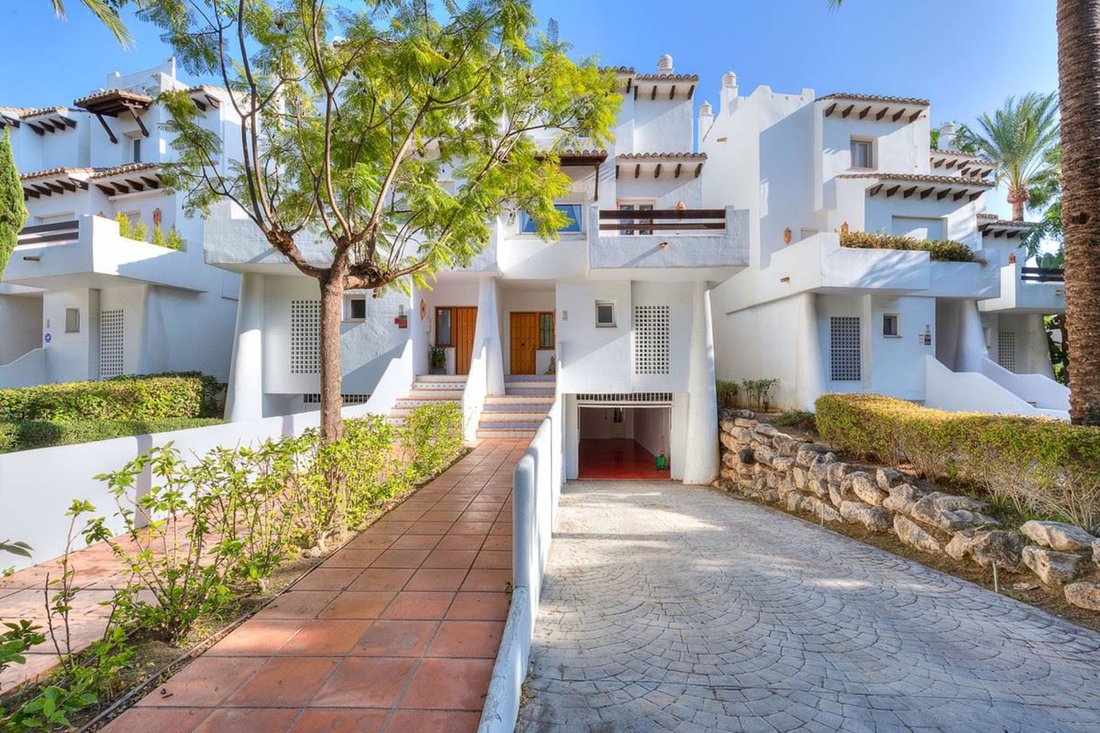 Townhouse in Cancelada, Estepona, Andalusia 1 - 14690435