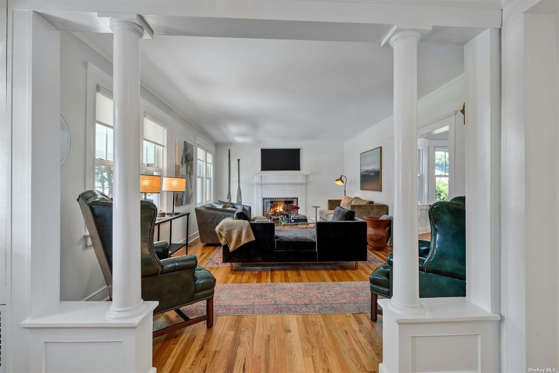 House Sayville In Yaphank, New York, United States For Sale (14690581)