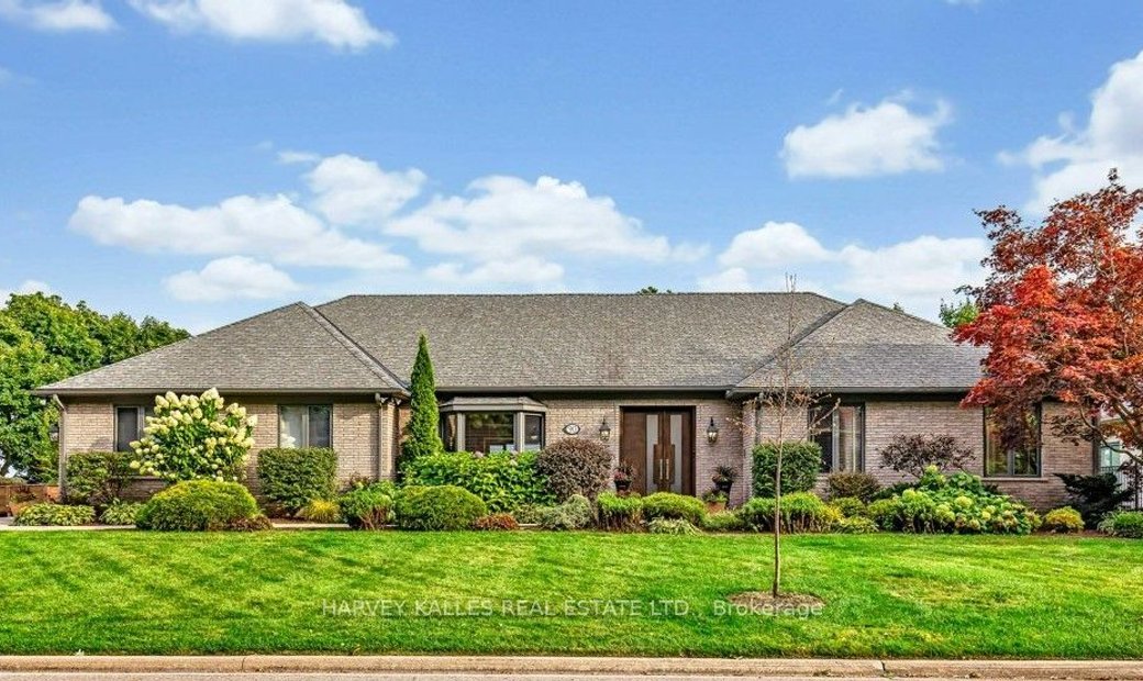 Beautifully Transformed Bungalow In Burlington, Ontario, Canada For