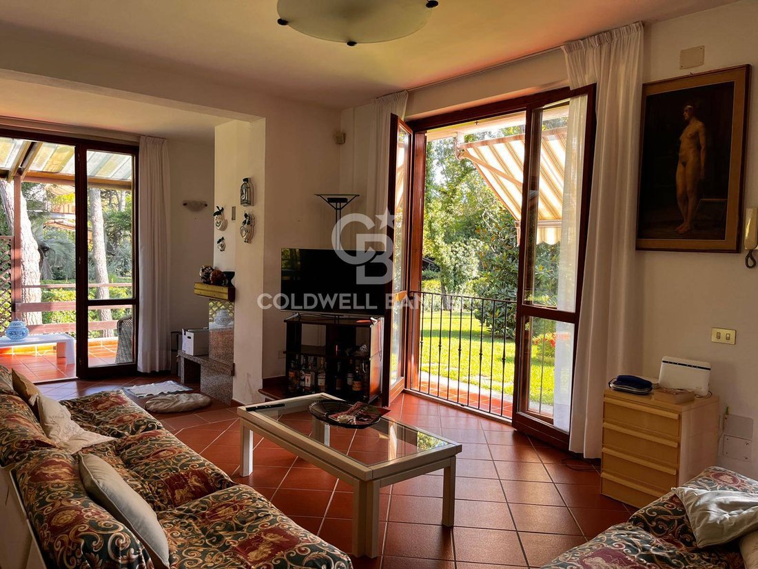 Villa in Ronchi, Massa, Italy 4 - 14688229