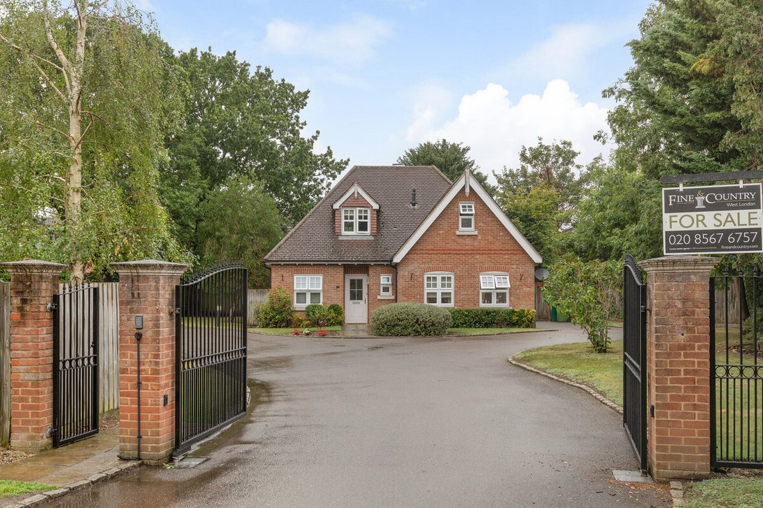 House in Sunbury, England 1 - 14686888