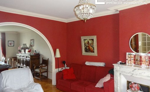 Castle for Sale in Brioude, Auvergne-Rhône-Alpes, France