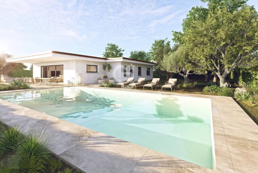Villa in Lido di Manerba, Lombardy, Italy 1 - 14692331