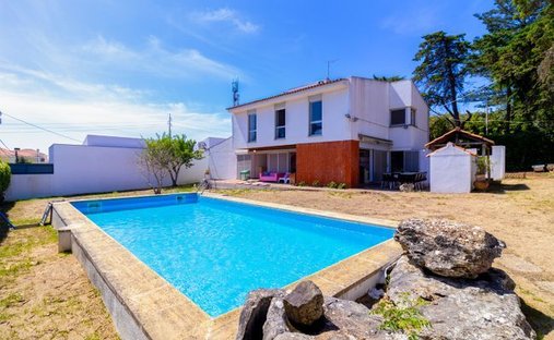House in Belas, Lisbon, Portugal 1