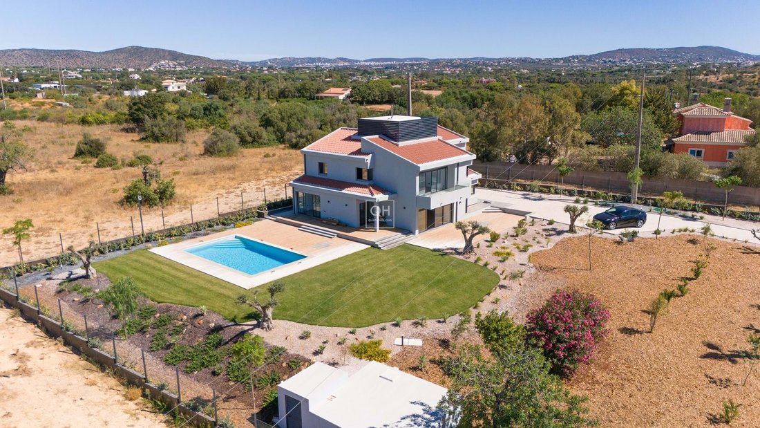 Villa in Quarteira, Algarve, Portugal 2 - 14452234