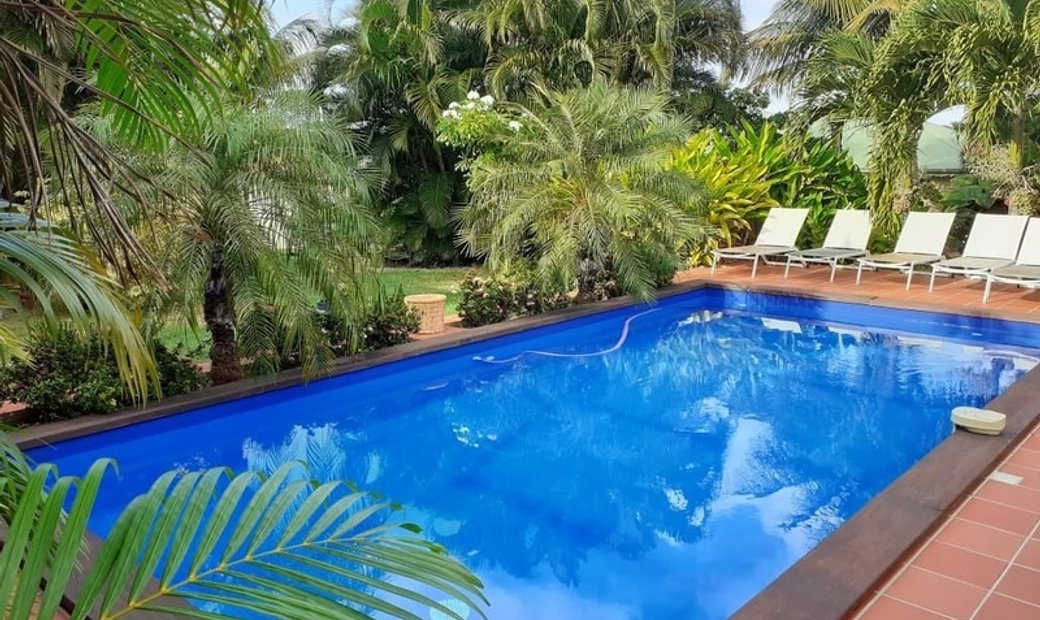Superb Creole Villa On Foot From The Beach + 2 Bungalows F1 In Deshaies
