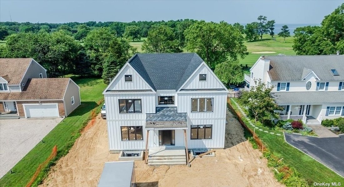 House East Marion In East Marion, New York, United States For Sale (14699678)